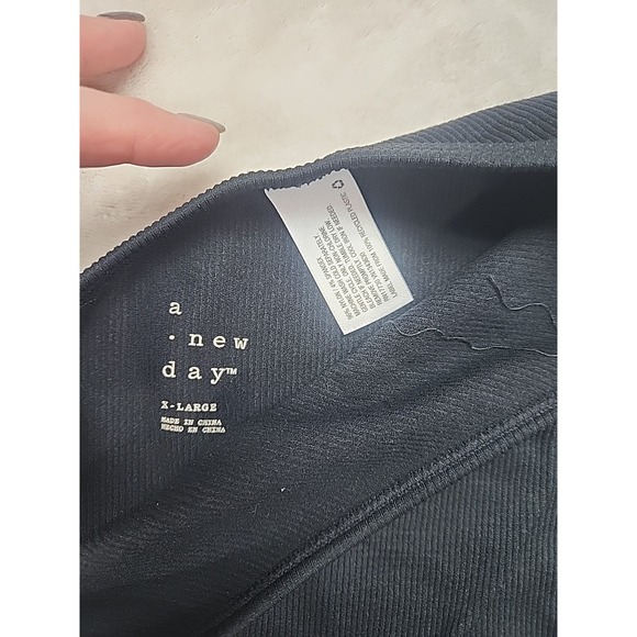 A New Day One Shoulder Crop Tank Black Xl - Picture 4 of 5